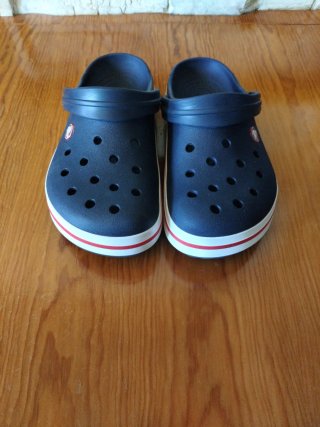 Zuecos Crocs Azul y Rojo