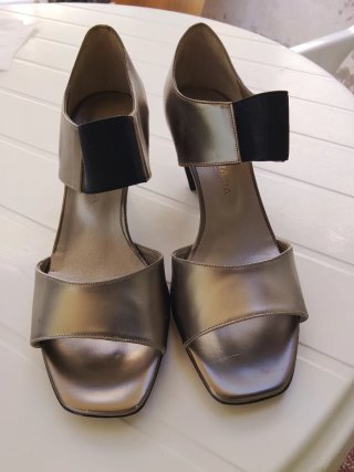 Zapatos color plomo