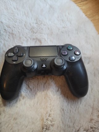PS4 (PlayStation 4) Negra + 3 Juegos