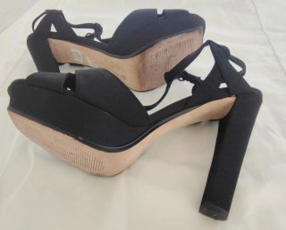 Sandalias tacón Gloria Ortiz negras