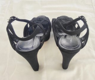 Sandalias tacón Gloria Ortiz negras