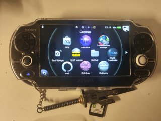 PS Vita 1000 + Fifa 13 + Accesorios