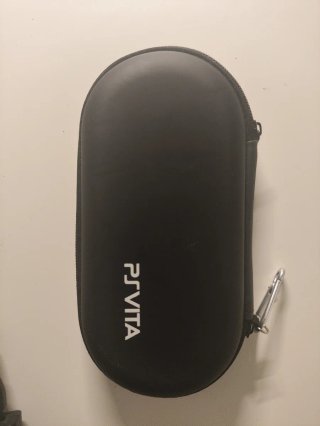PS Vita 1000 + Fifa 13 + Accesorios