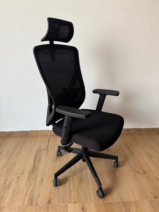 Silla ergonómica de tela transpirable