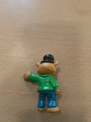 Figura de goma de oso con sombrero