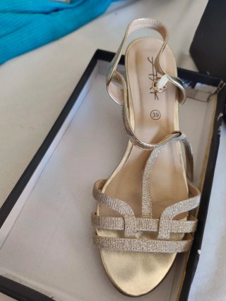 Sandalias J'Hayber doradas talla 39