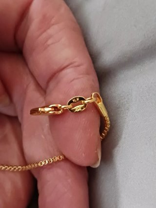 Colgante inicial A nacarado chapado 18k