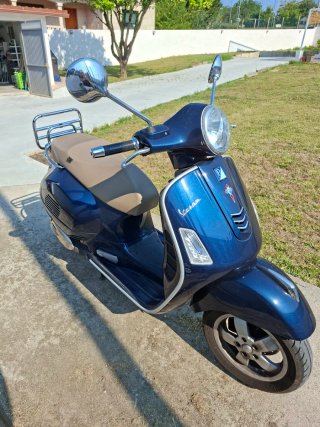 Vespa 300 GTS Azul
