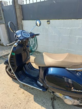 Vespa 300 GTS Azul