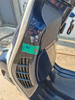 Vespa 300 GTS Azul