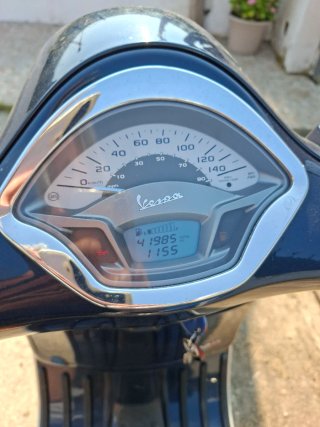 Vespa 300 GTS Azul