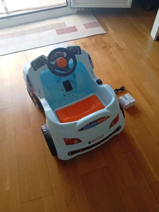 Coche eléctrico infantil azul