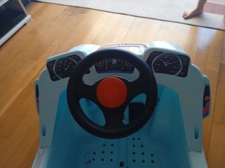 Coche eléctrico infantil azul