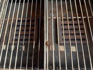 Barbacoa de carbón con ruedas