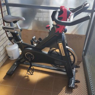 TOMAHAWK E-SERIES Bicicleta spinning profesional