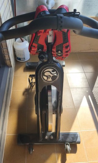TOMAHAWK E-SERIES Bicicleta spinning profesional