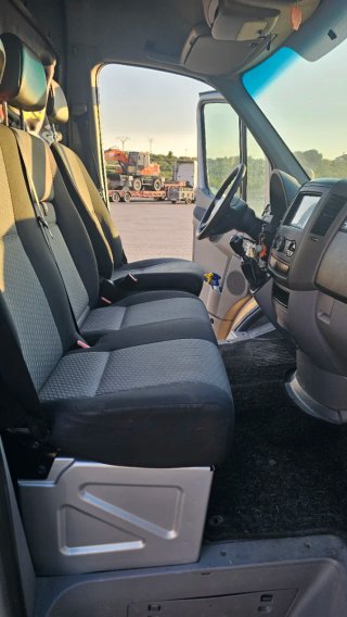 Volkswagen Crafter  camperizada  y taller motos 20