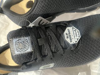 Zapatillas Skechers Negras Relaxed Fit