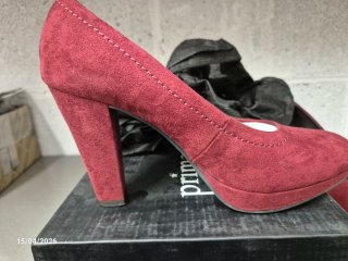 Scarpe rosse con tacco scamosciata