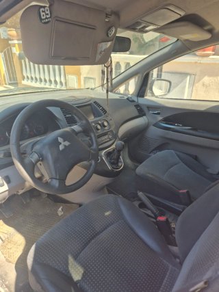 Mitsubishi Grandis 2006