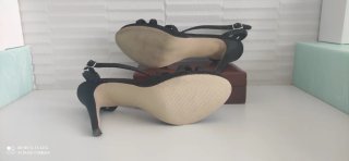 Sandalias tacón negras con pedrería