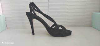 Sandalias tacón negras con pedrería