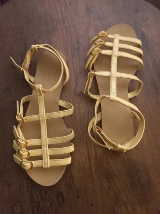 Sandalias romanas amarillas n37 como nuevas