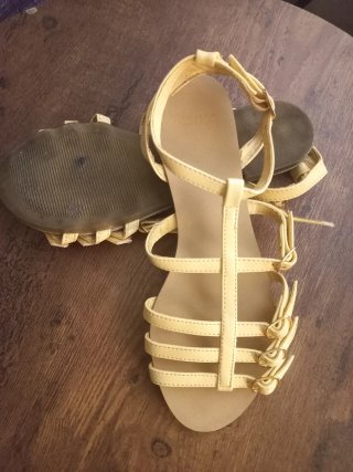 Sandalias romanas amarillas n37 como nuevas