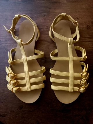Sandalias romanas amarillas n37 como nuevas