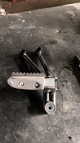 Soporte estribera Moto Guzzi V7 III Stone