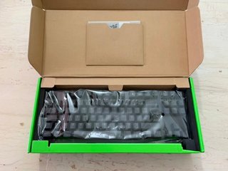 Razer Huntsman V2 Tenkeyless purple Switch Nuova