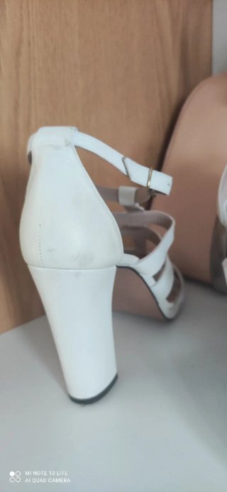 Sandalias tacón blancas Gloria Ortiz