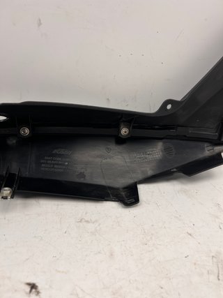 Tapa lateral KTM Duke 125