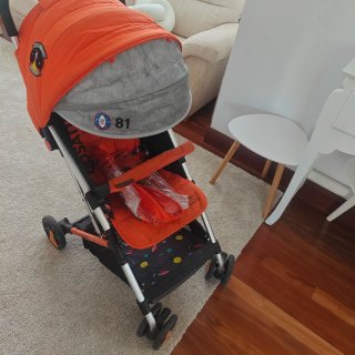 Carrito de paseo Cosatto Spaceman Naranja.
