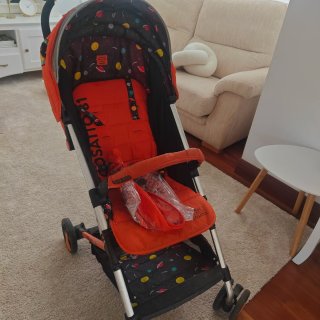 Carrito de paseo Cosatto Spaceman Naranja.