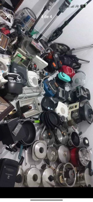 Lote de electrodomésticos y ollas