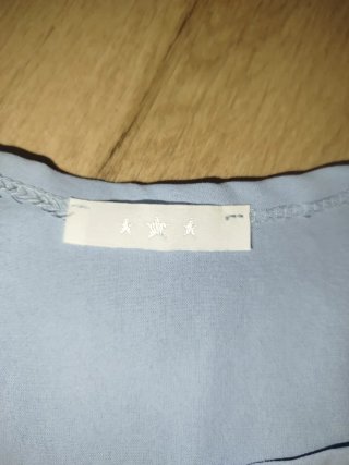 Camiseta azul mujer con volantes