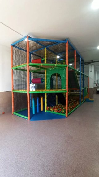 Parque infantil de bolas grande para niños