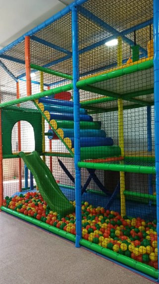 Parque infantil de bolas grande para niños