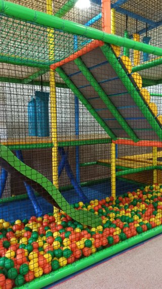 Parque infantil de bolas grande para niños