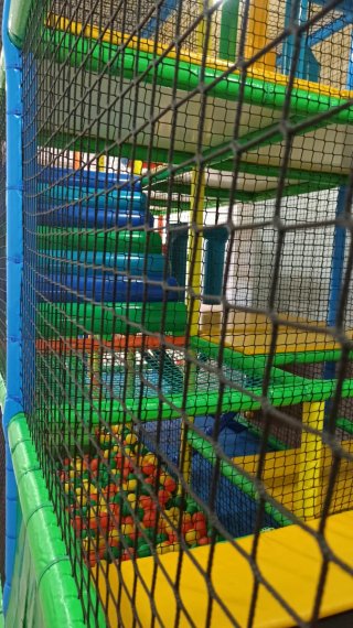 Parque infantil de bolas grande para niños