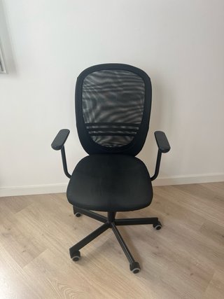 Silla de oficina negra