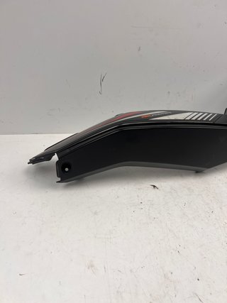 Tapa lateral KTM Duke 125