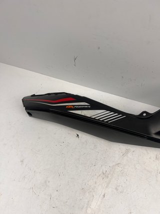 Tapa lateral KTM Duke 125