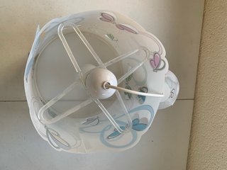 Lámpara infantil de techo con mariposas