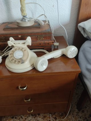 Teléfono antiguo Iskra Kranj baquelita blanco