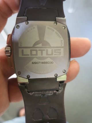 Reloj Lotus Cronógrafo Negro y Plateado funciona