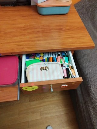 Escritorio de madera.