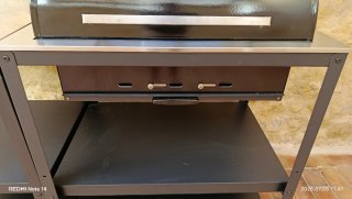 Barbacoa IKEA con mesa auxiliar, nueva a estrenar.