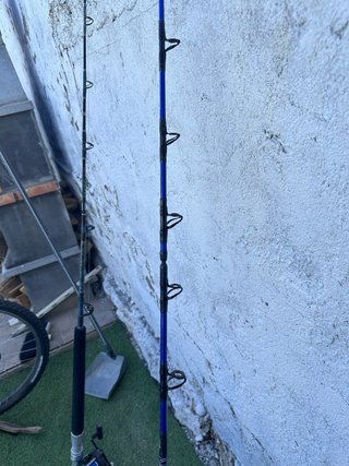 Caña de pescar Daiwa azul trolling 30 a 40 libras